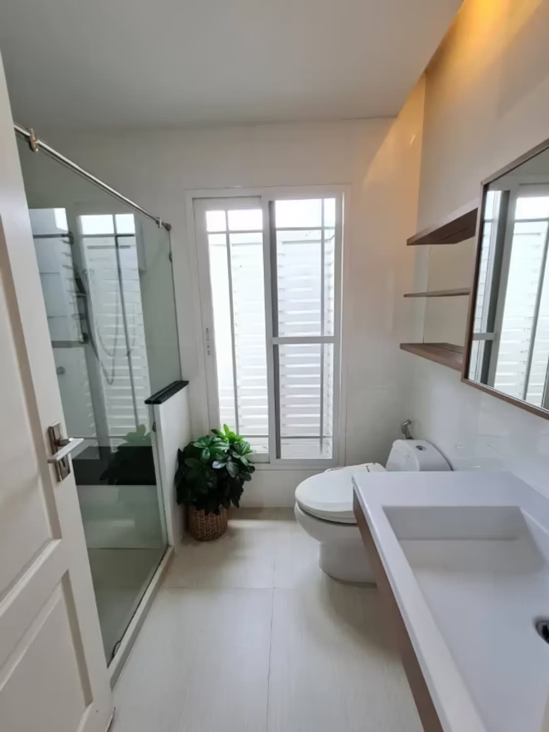 4 Bedroom House - Image 14