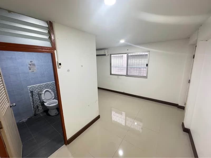 5 Bed House for Rent in Suan Luang