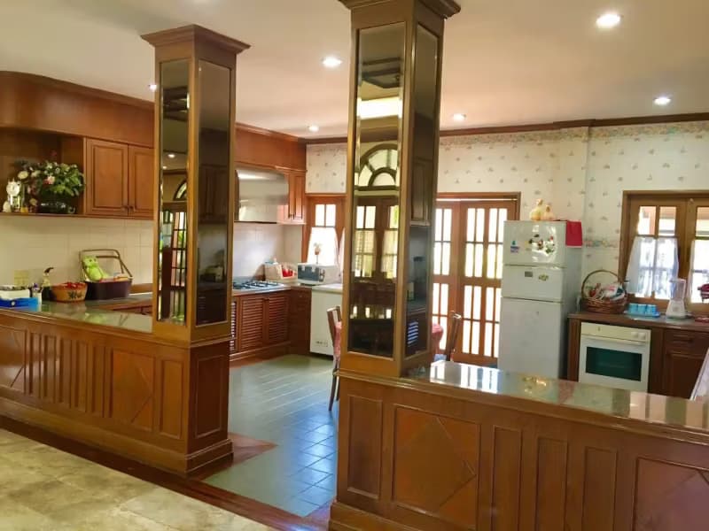 8 Bedroom House