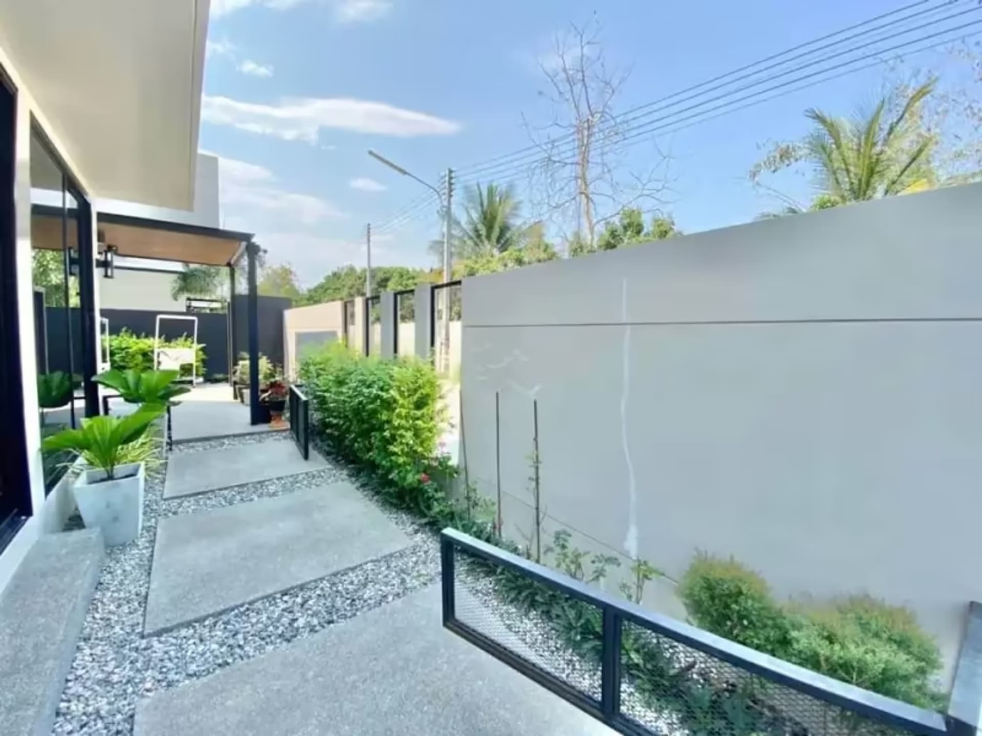 5 Bedroom House - Image 9