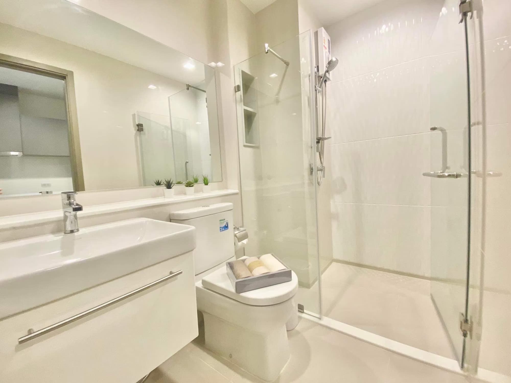Condo for Rent at Life Asoke Hype - Image 11