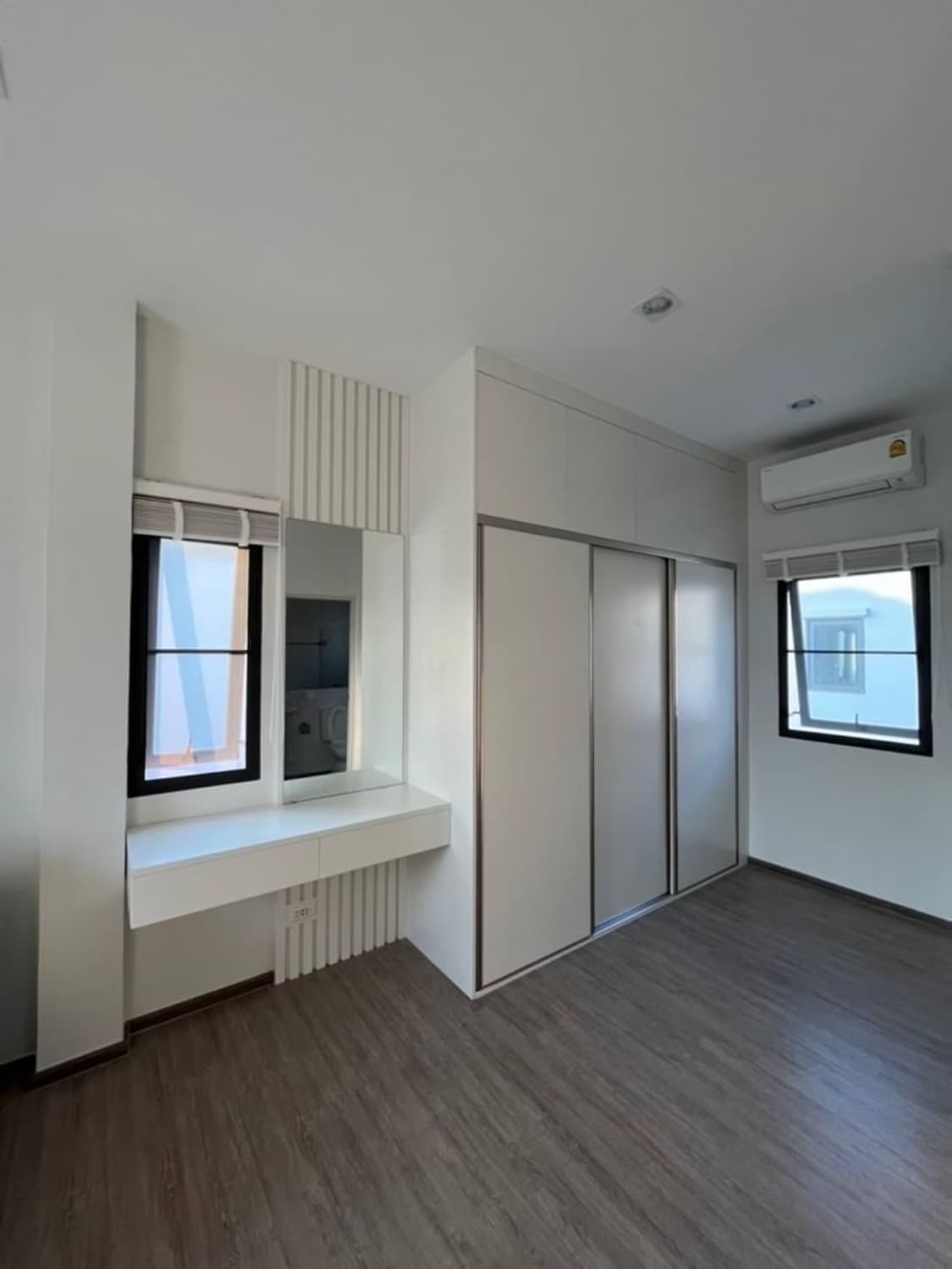 3 Bed House for Rent and Sale in Bang Phli - Image 6