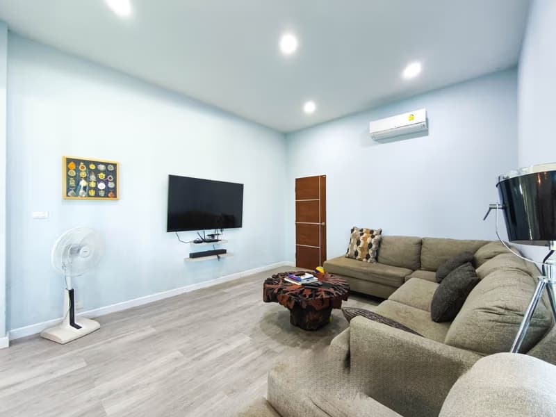 5 Bed House for Rent in Hang Dong District