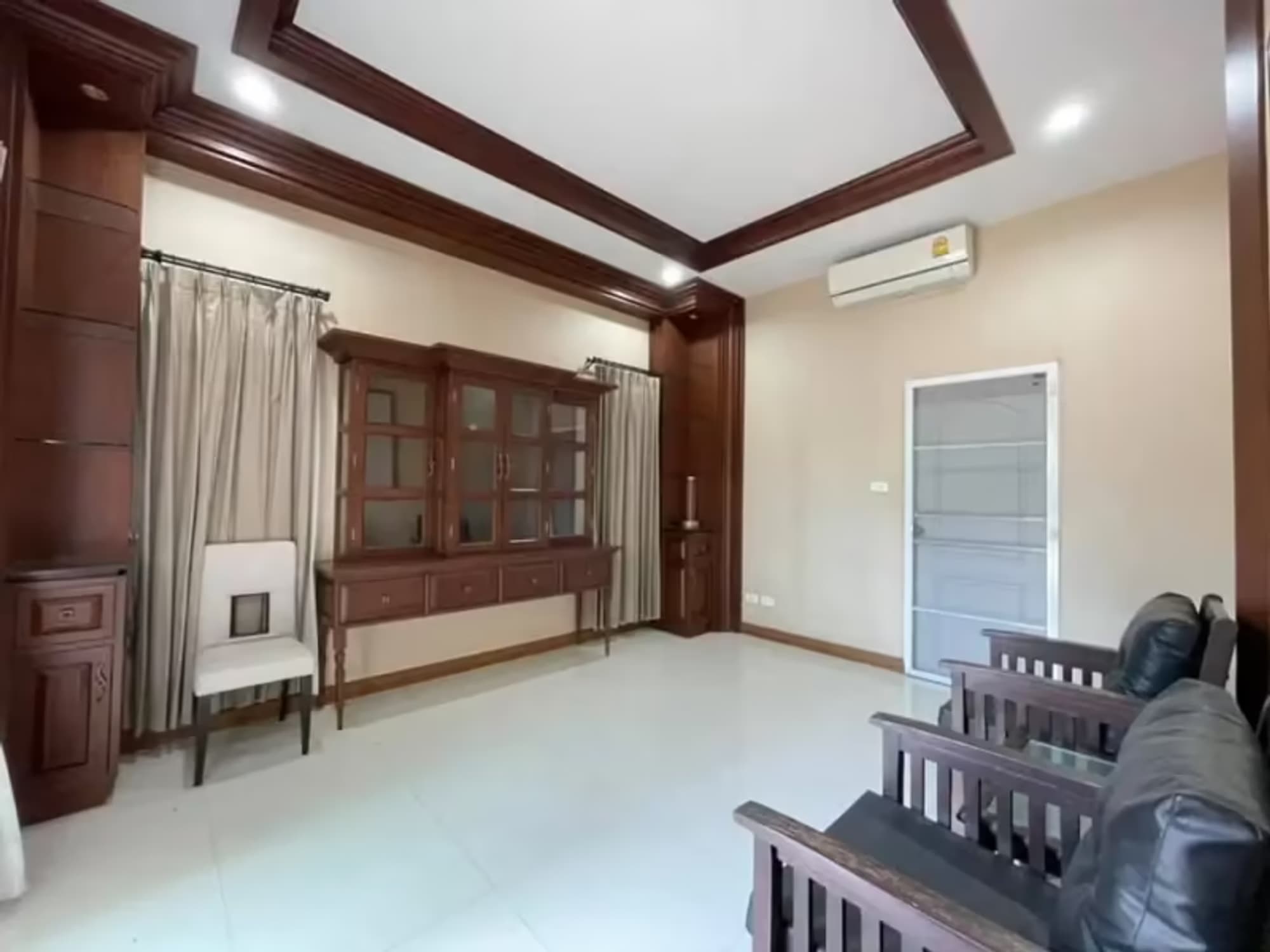 5 Bedroom House - Image 14