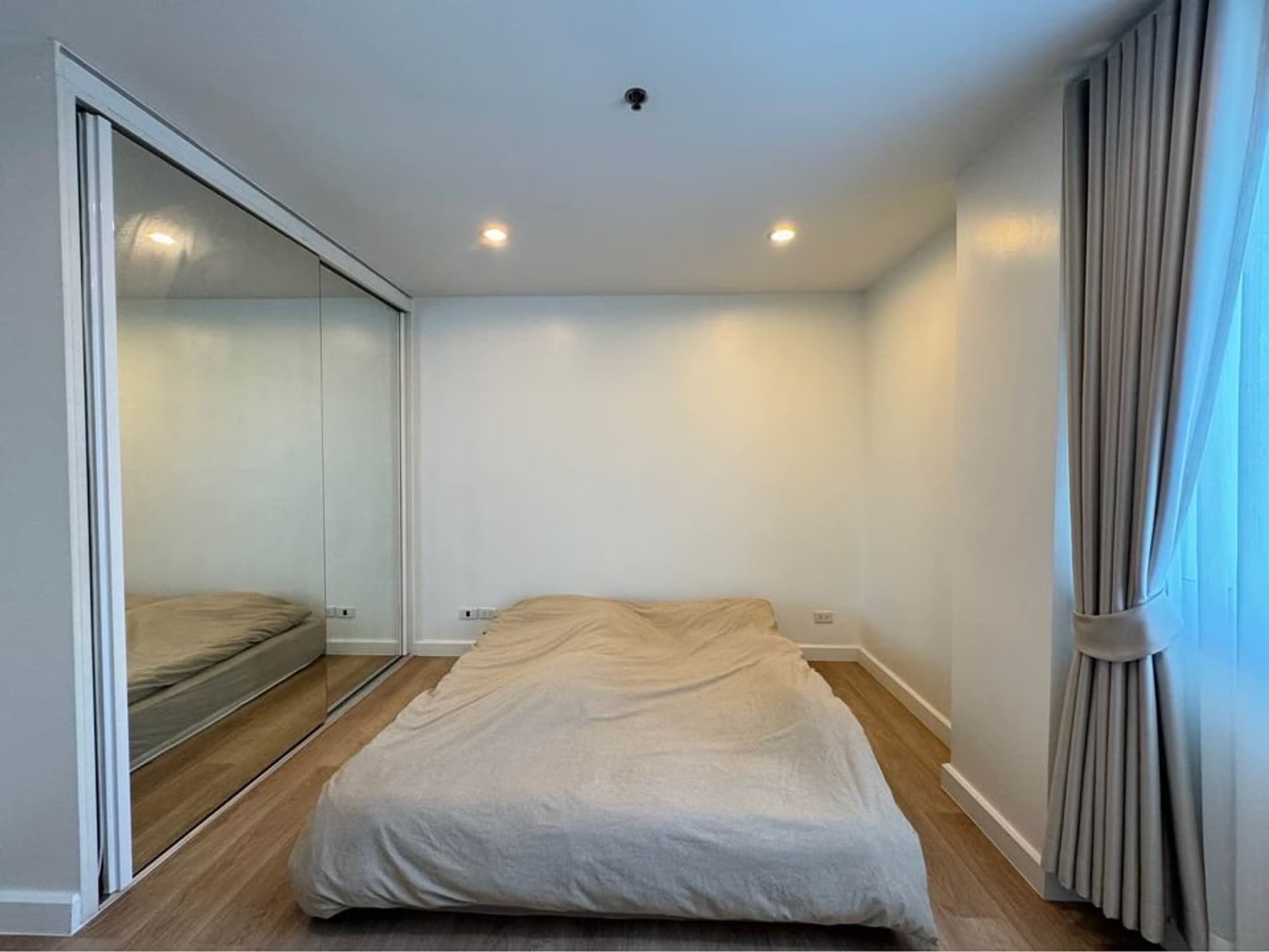 2 Bed Condo for Sale  Near Surasak BTS - Image 13