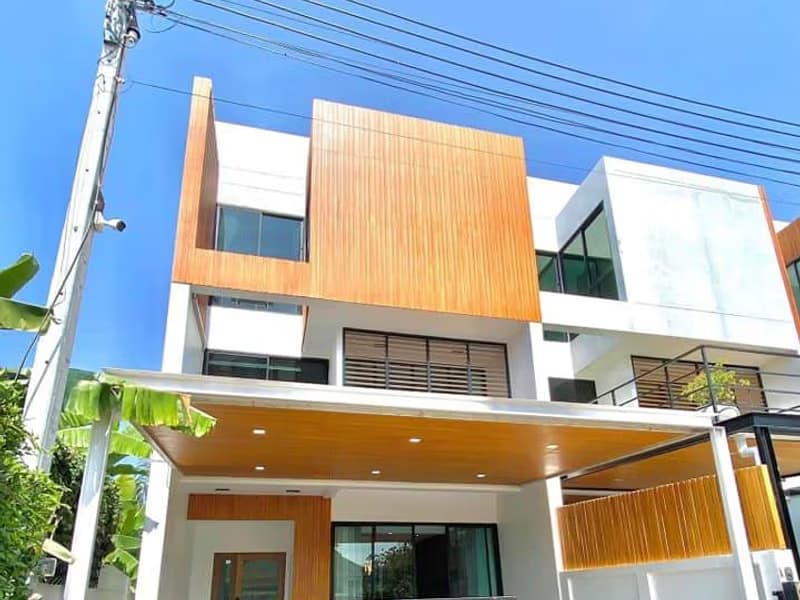 4 Bed Townhouse for Sale in San Sai