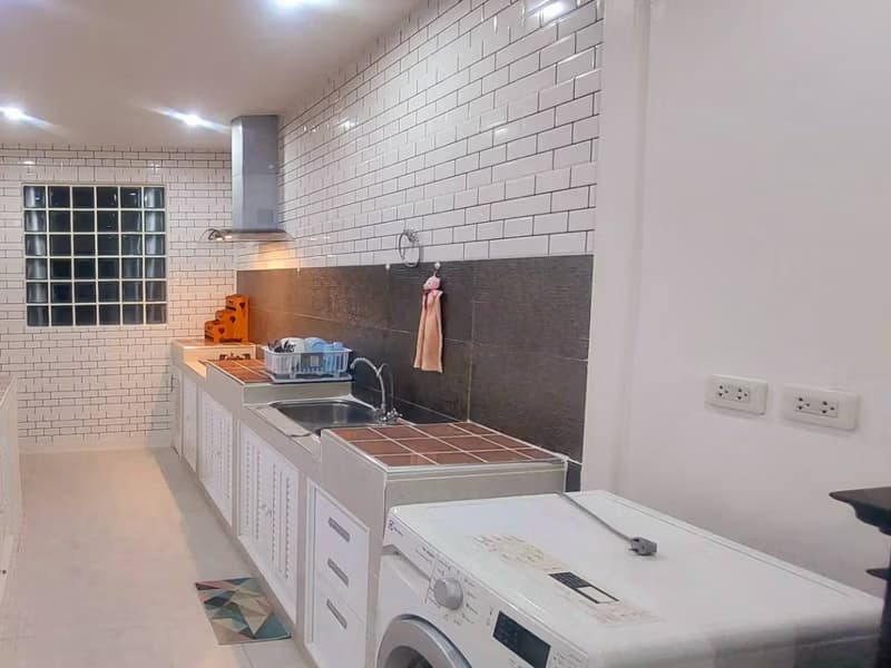 4 Bed House for Rent in San Kamphaeng District