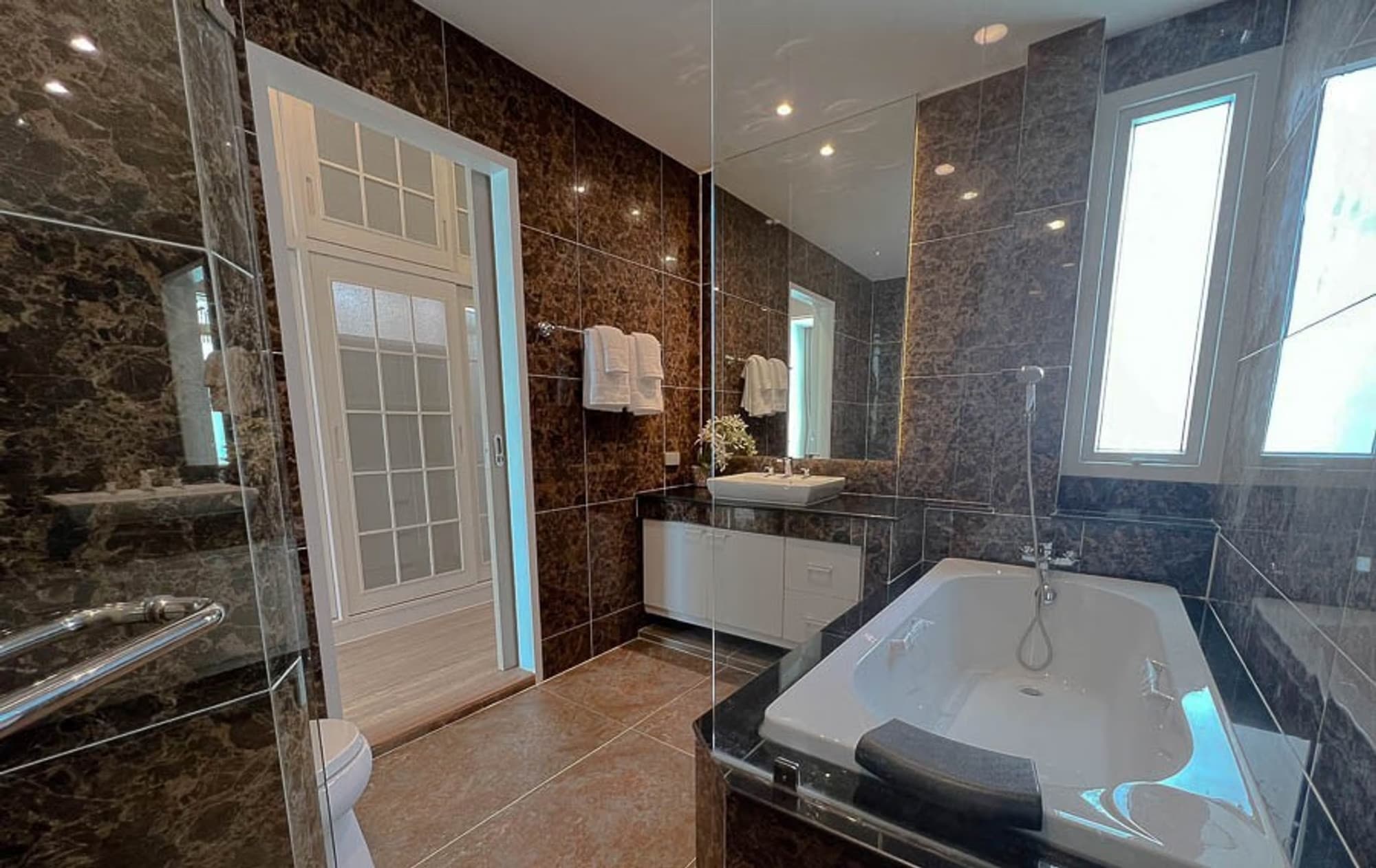 5 Bedroom House - Image 6