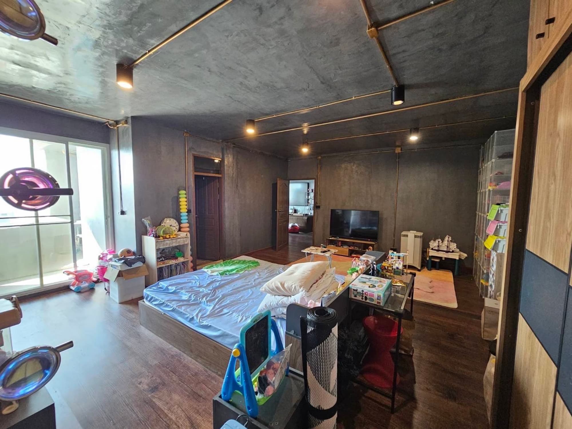 2 Bed Condo for Sale in Phra Khanong - Image 10