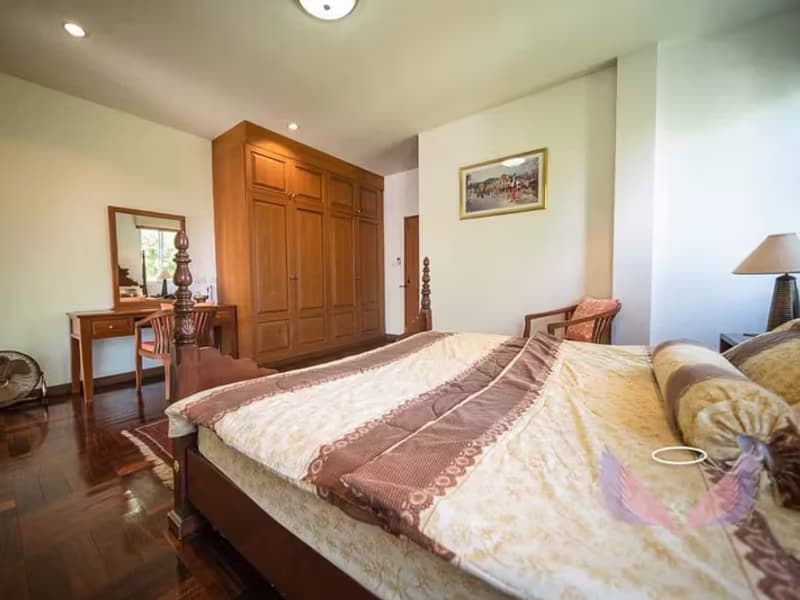 5 Bedroom House