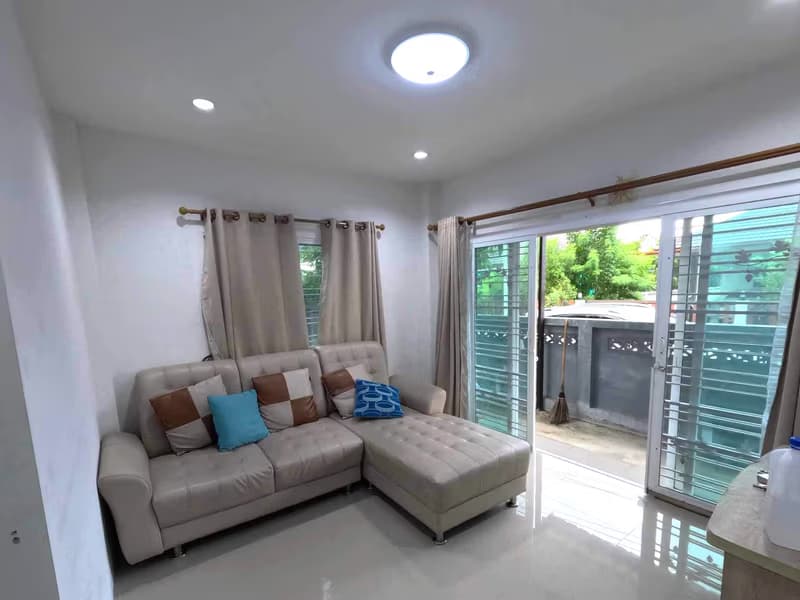 3 Bed Townhouse for Rent in San Sai