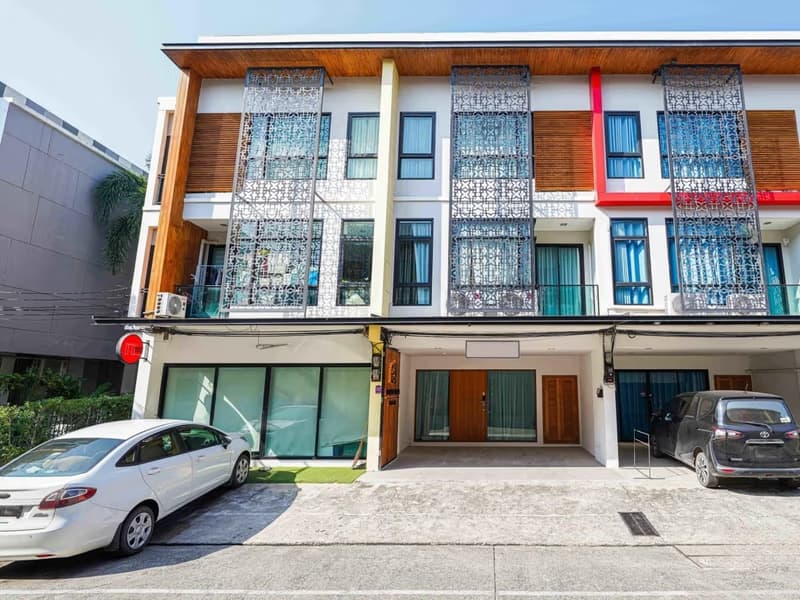 4 Bed Townhouse for Rent and Sale in Mueang Chiang Mai