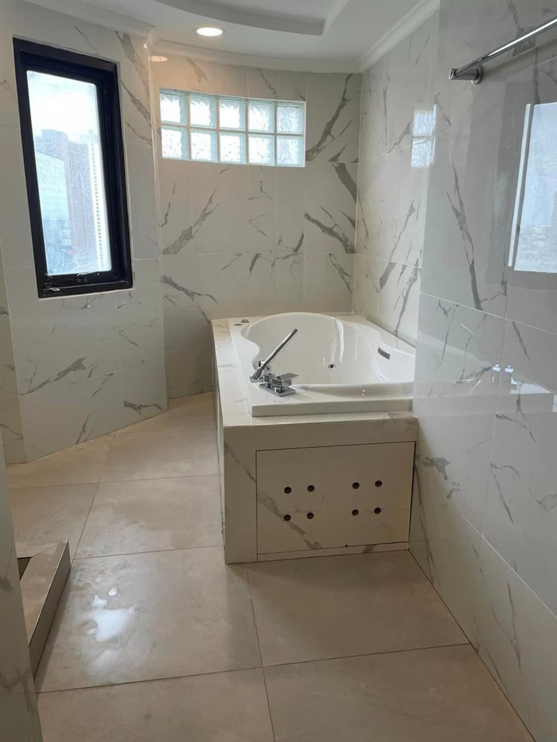 3 Bed Condo for Rent in Watthana - Image 6