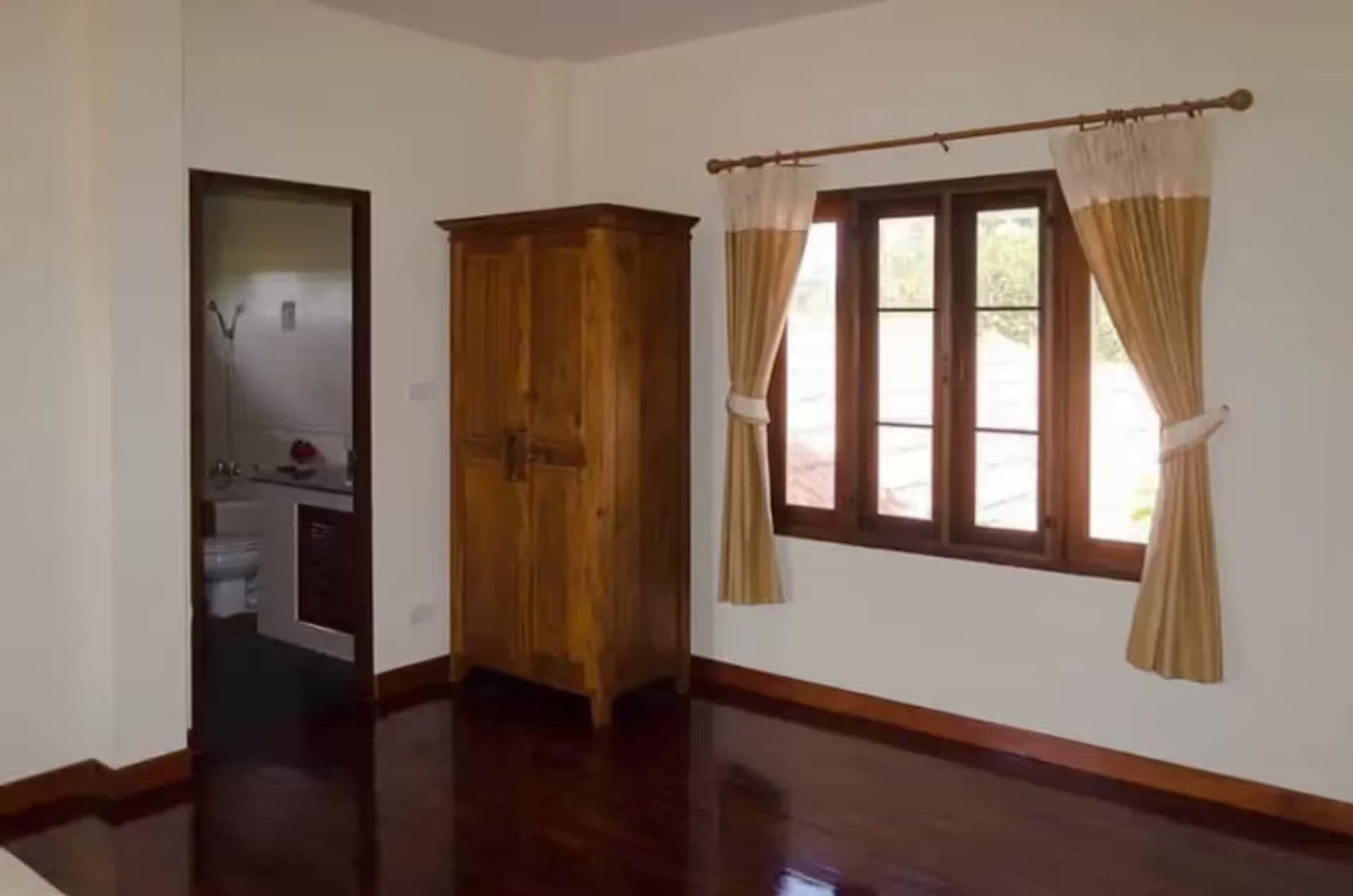 3 Bedroom House - Image 10