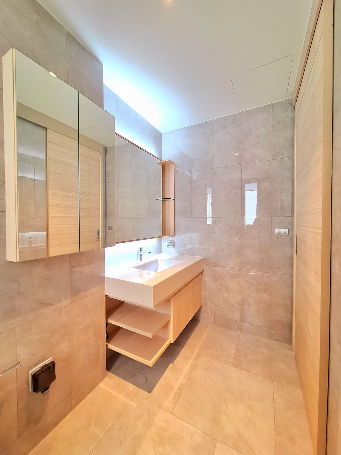 Condo for Rent at Bearing Residence - Image 8