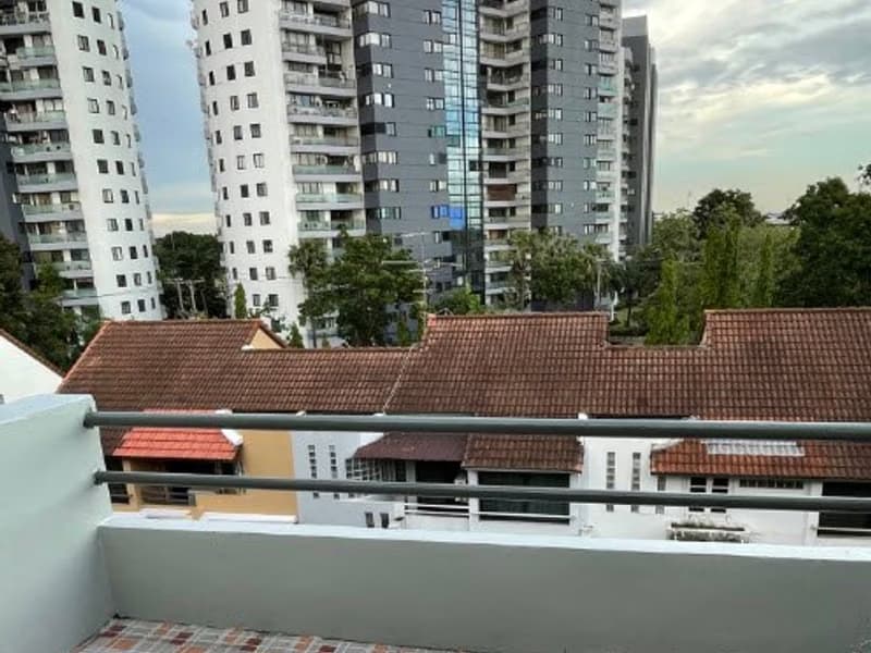 5 Bed Commercial for Rent in Bang Phli District