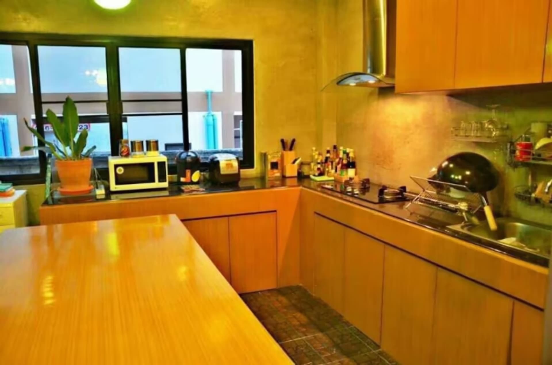 9 Bedroom House - Image 28