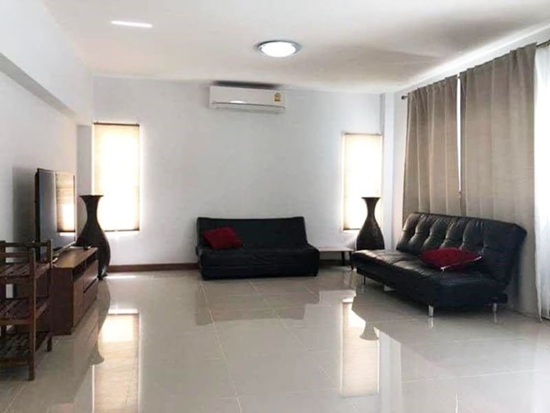 4 Bed House for Rent and Sale in San Kamphaeng - Image 3