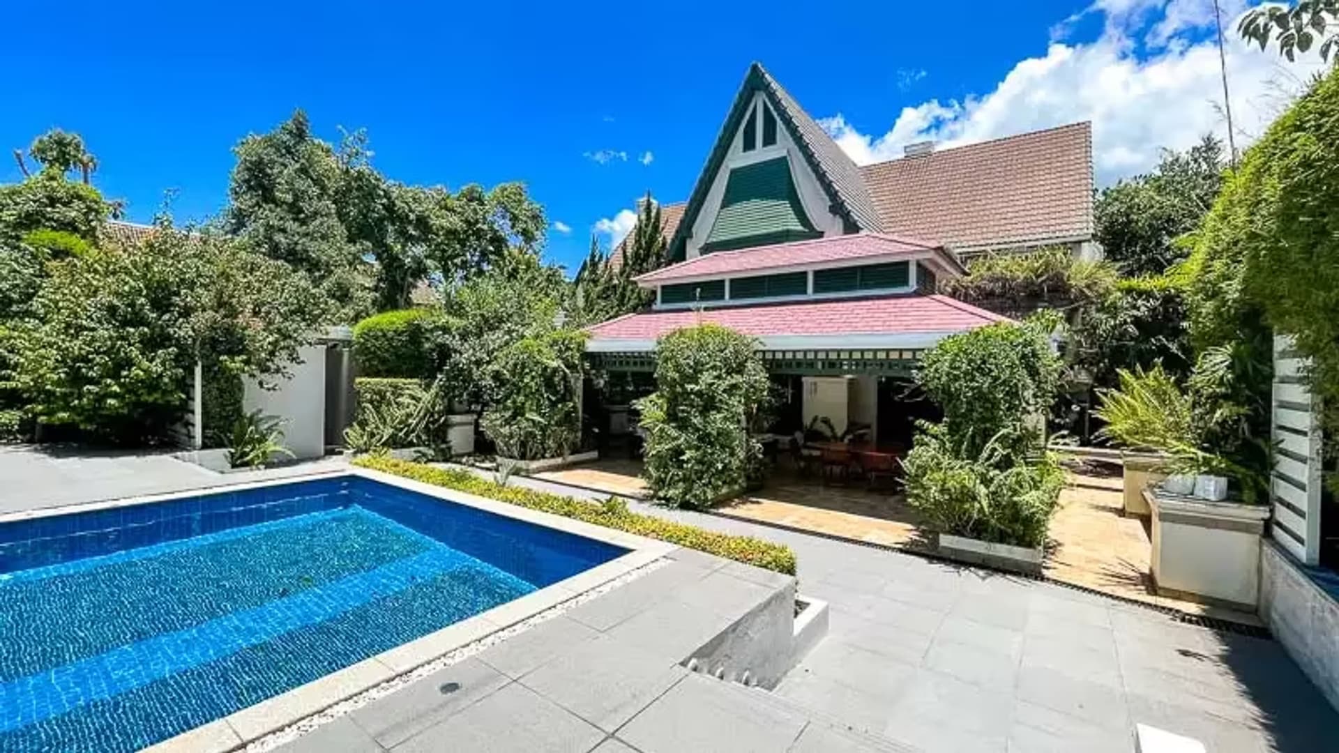 Tudor Style Mansion for Sale near Mountain - Image 32