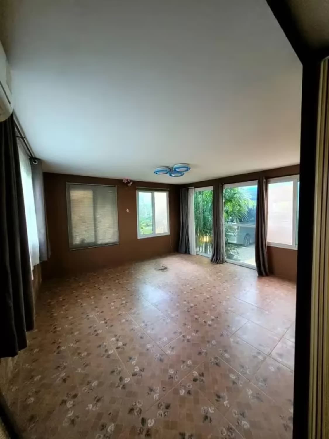 5 Bedroom House - Image 13