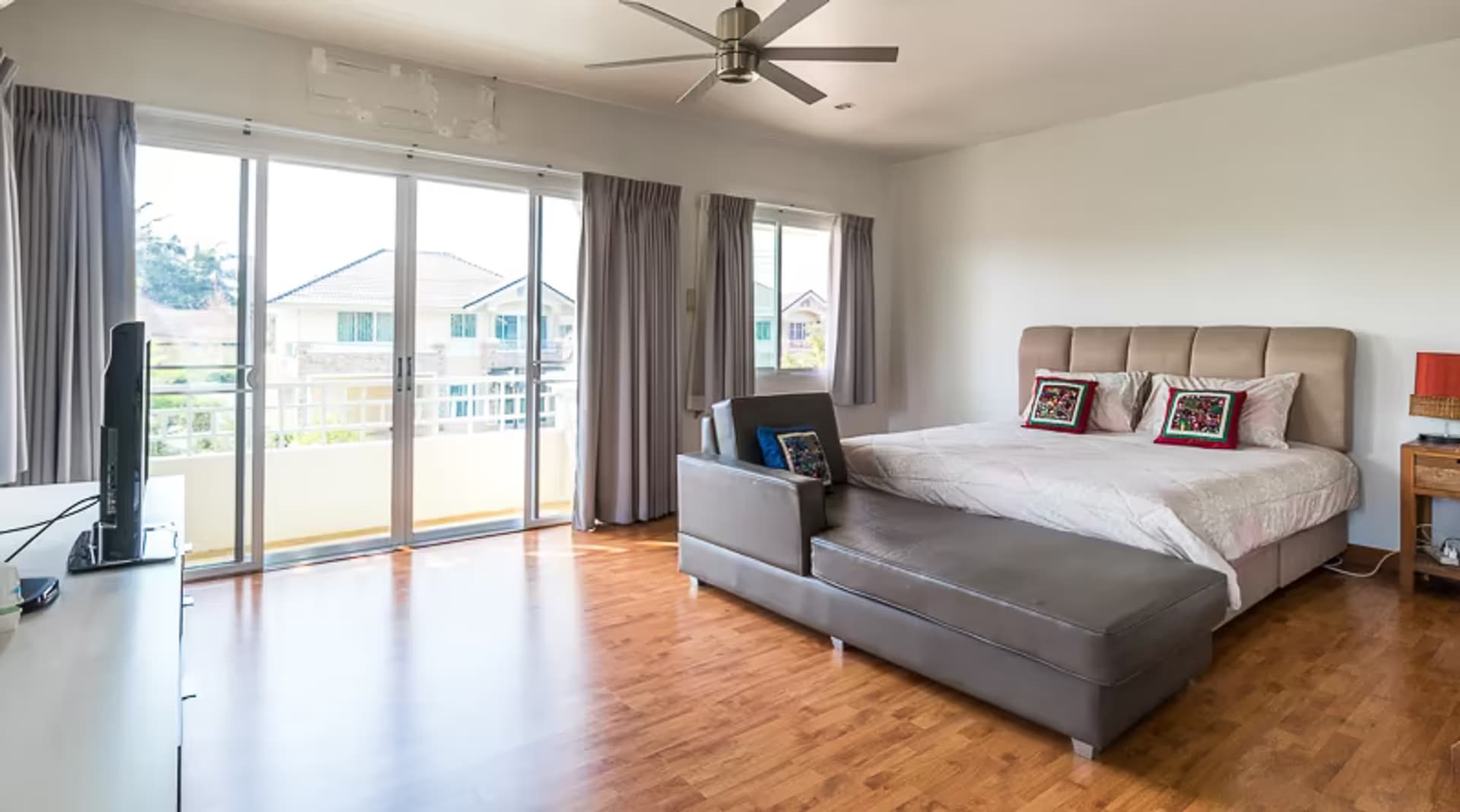 Pool Villa for Rent on 3rd Ring Road - Image 16