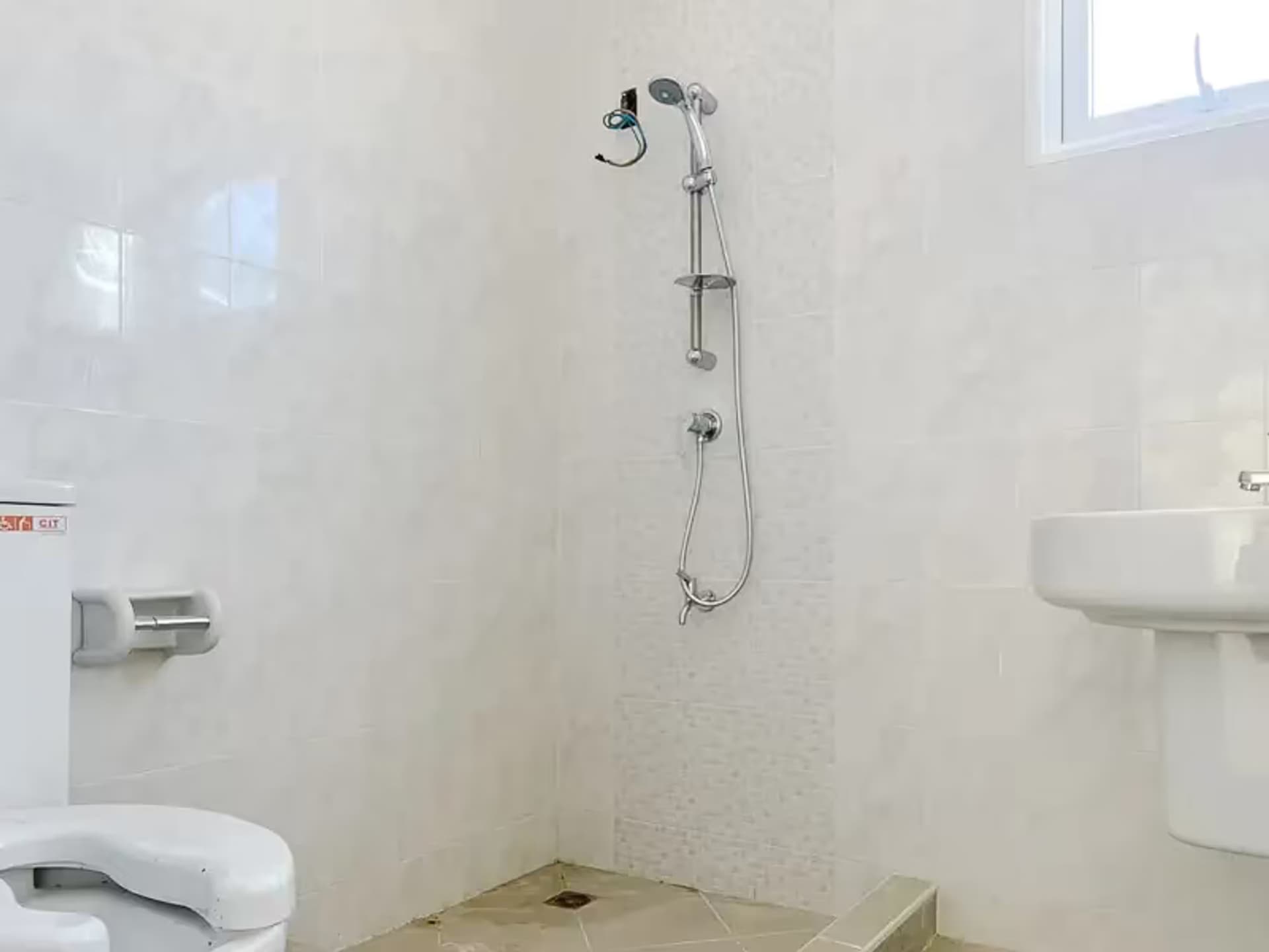 3 Bedroom House - Image 8