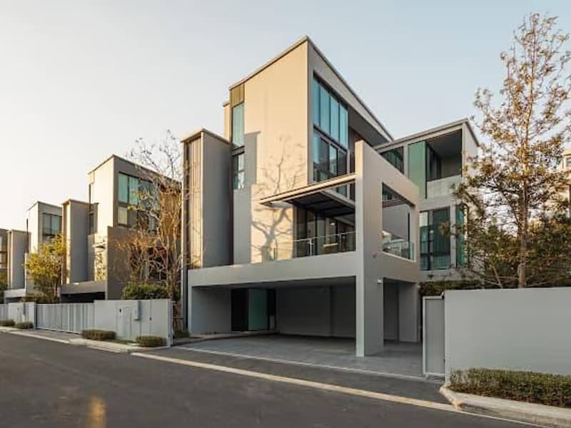 4 Bed House for Rent and Sale in Saphan Sung