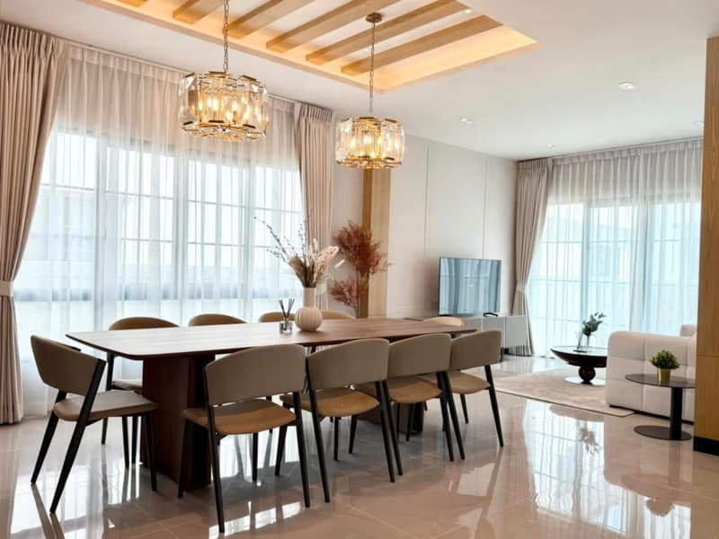 5 Bed House for Rent and Sale in Bang Phli District