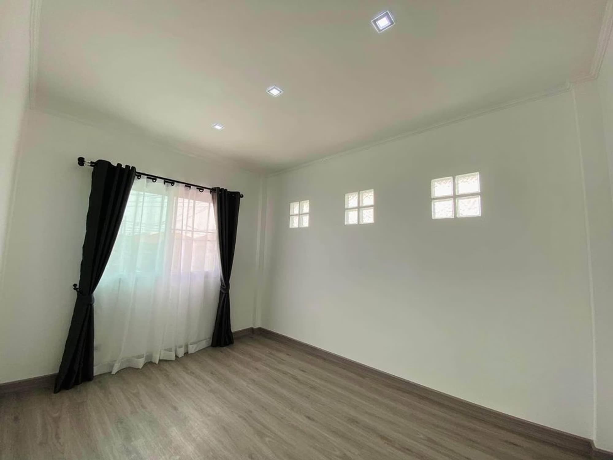 5 Bed House for Rent in Mueang Chiang Mai - Image 17