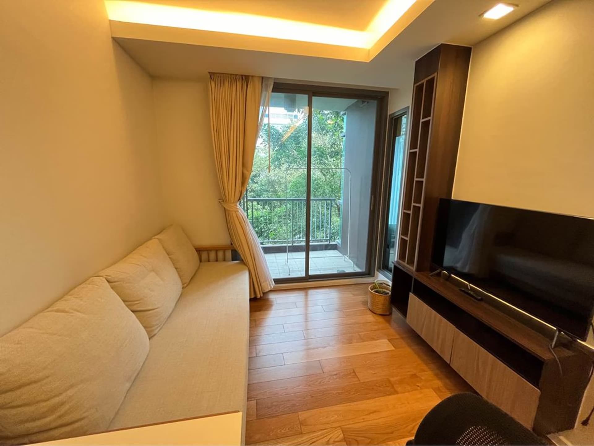 Condo for Rent at Focus Ploenchit - Image 2