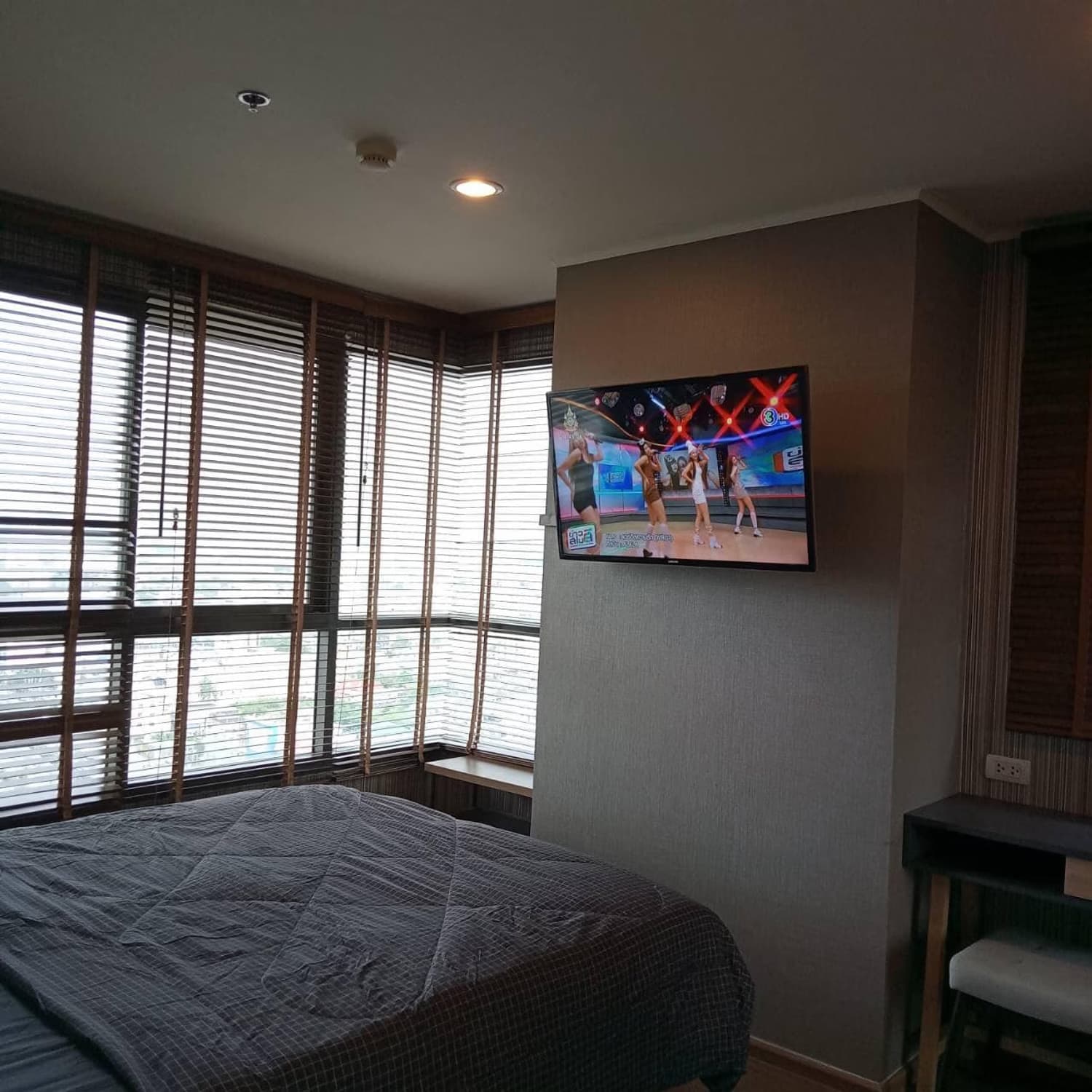 2 Bed Condo for Rent  Near Surasak BTS - Image 9