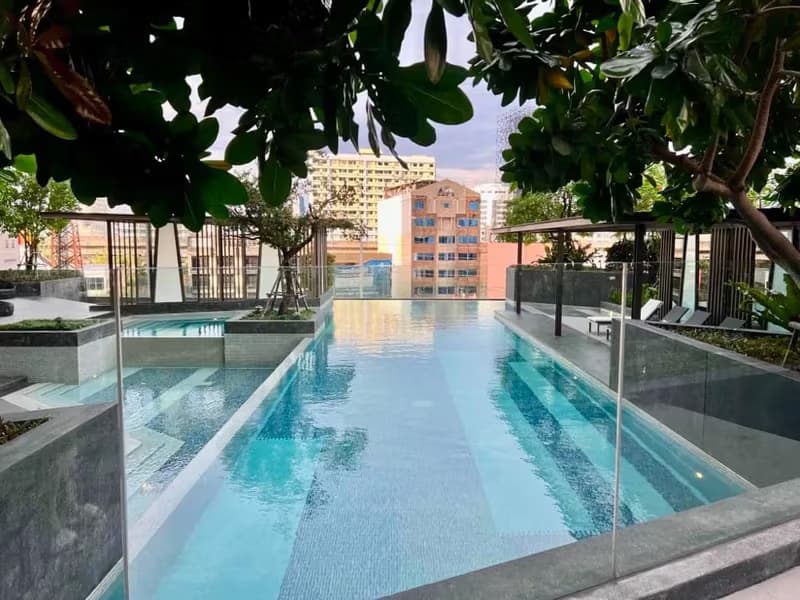 1 Bedroom Condo