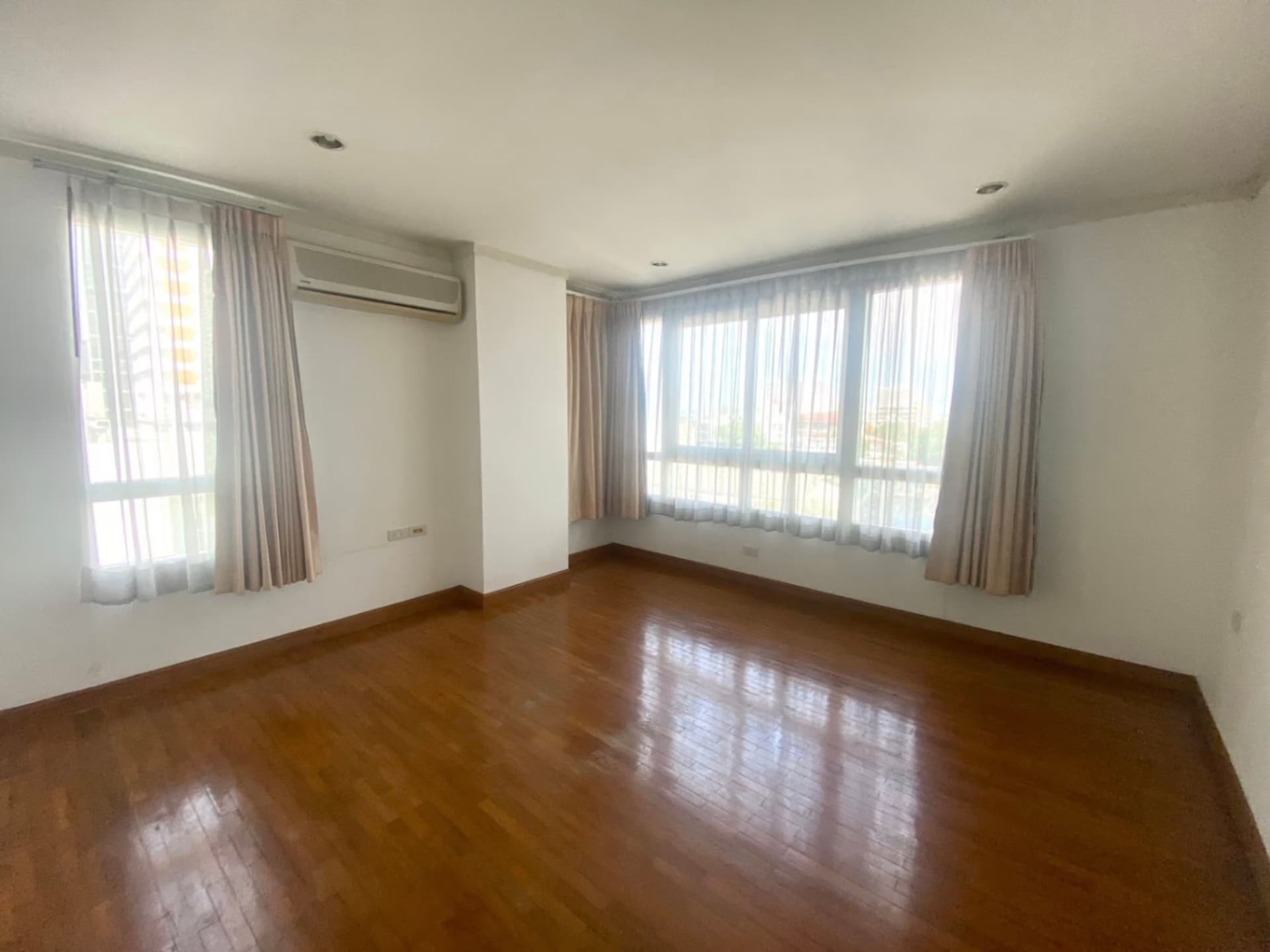 3 Bed Condo for Sale in Sathon - Image 4