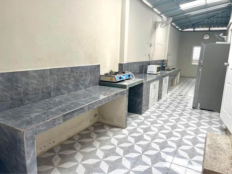4 Bed House for Rent in Saraphi