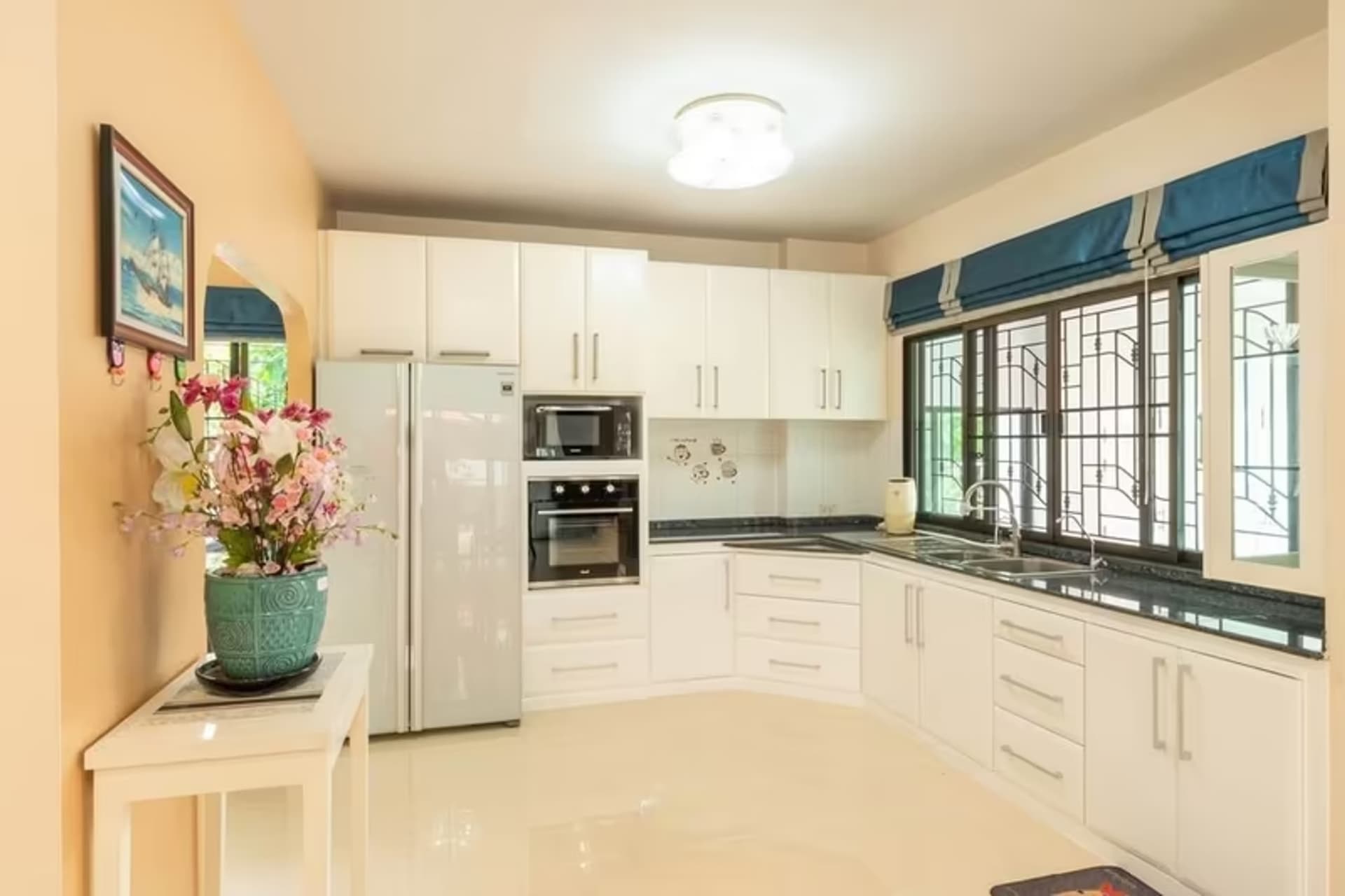 4 Bedroom House - Image 8