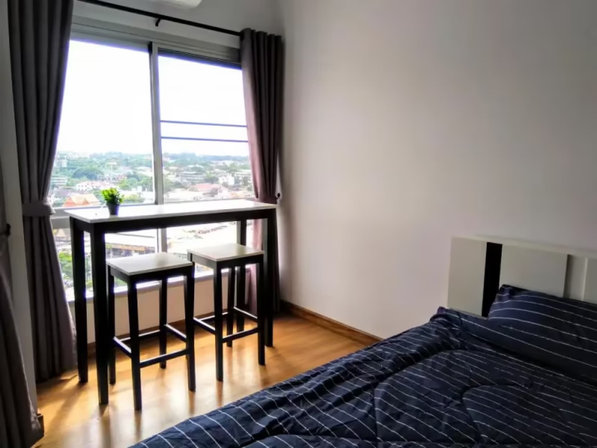 1 Bedroom Condo - Image 1