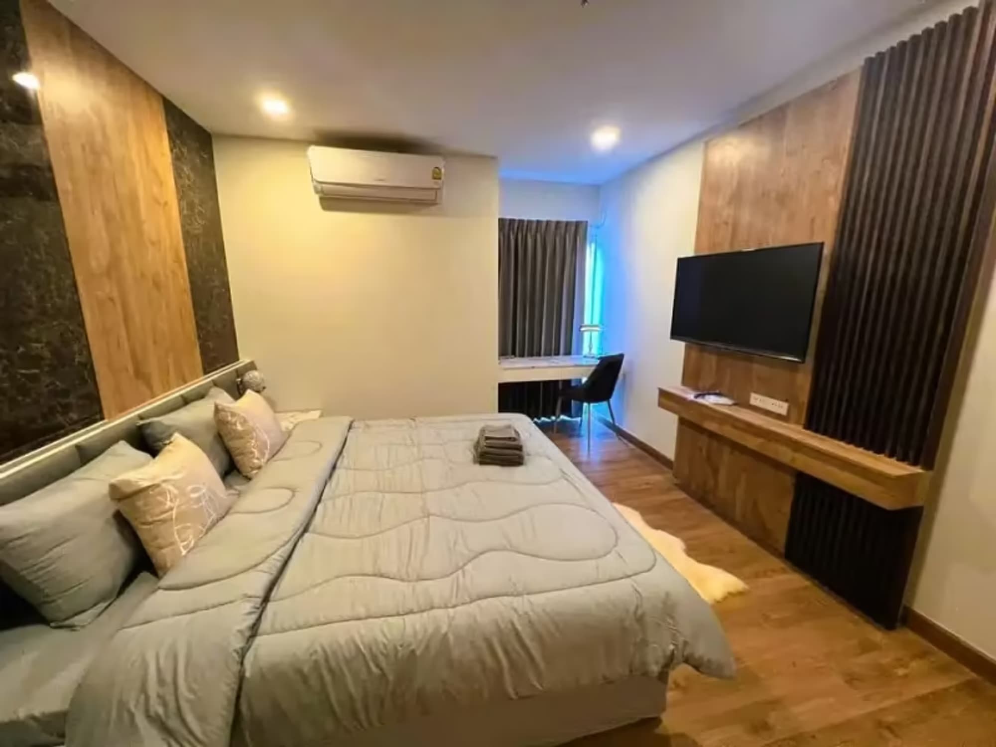 1 Bedroom Condo - Image 1