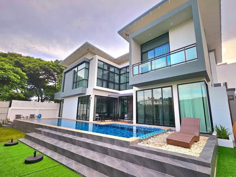 6 Bed House for Rent in San Sai