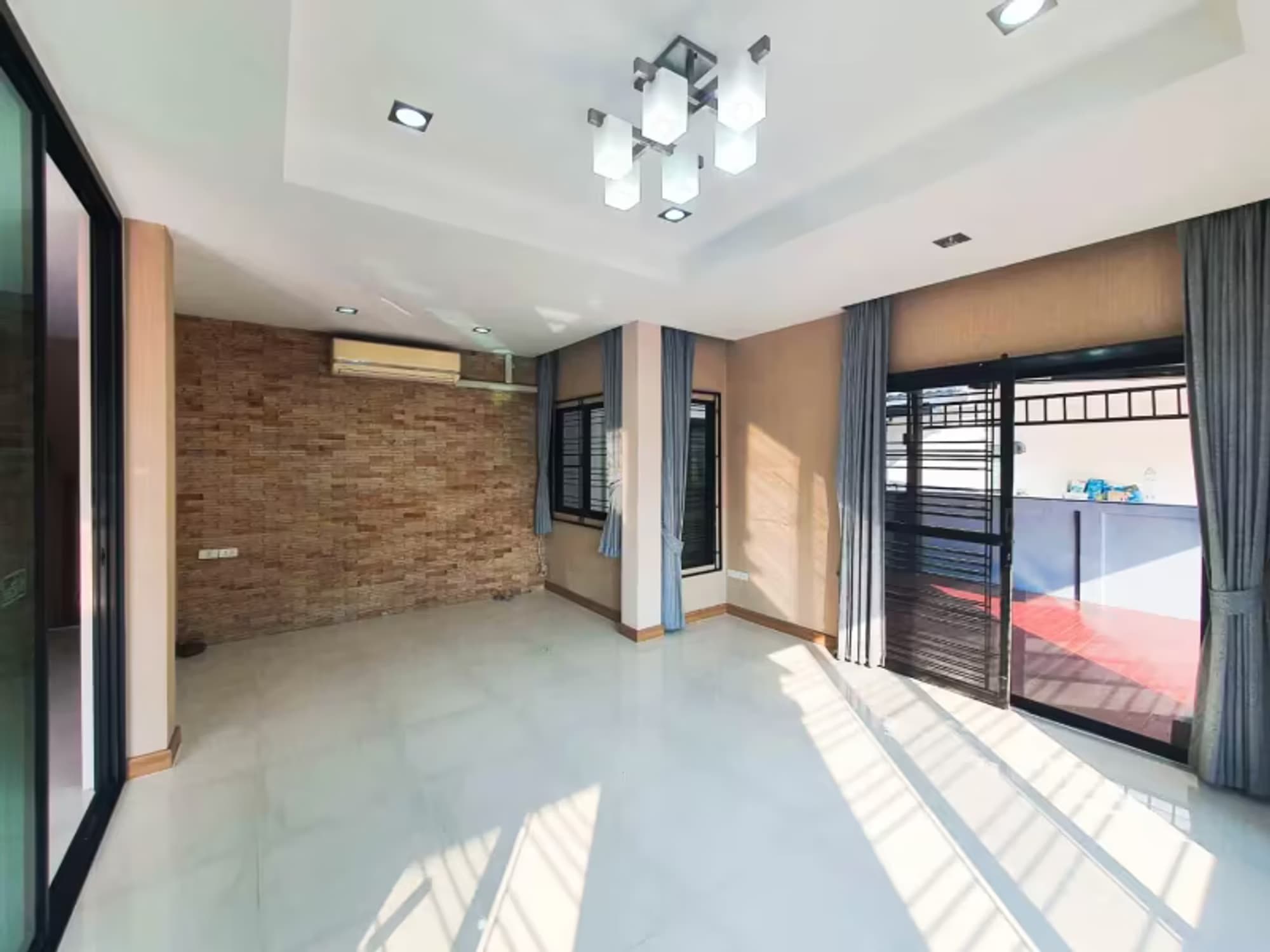 5 Bedroom House - Image 10