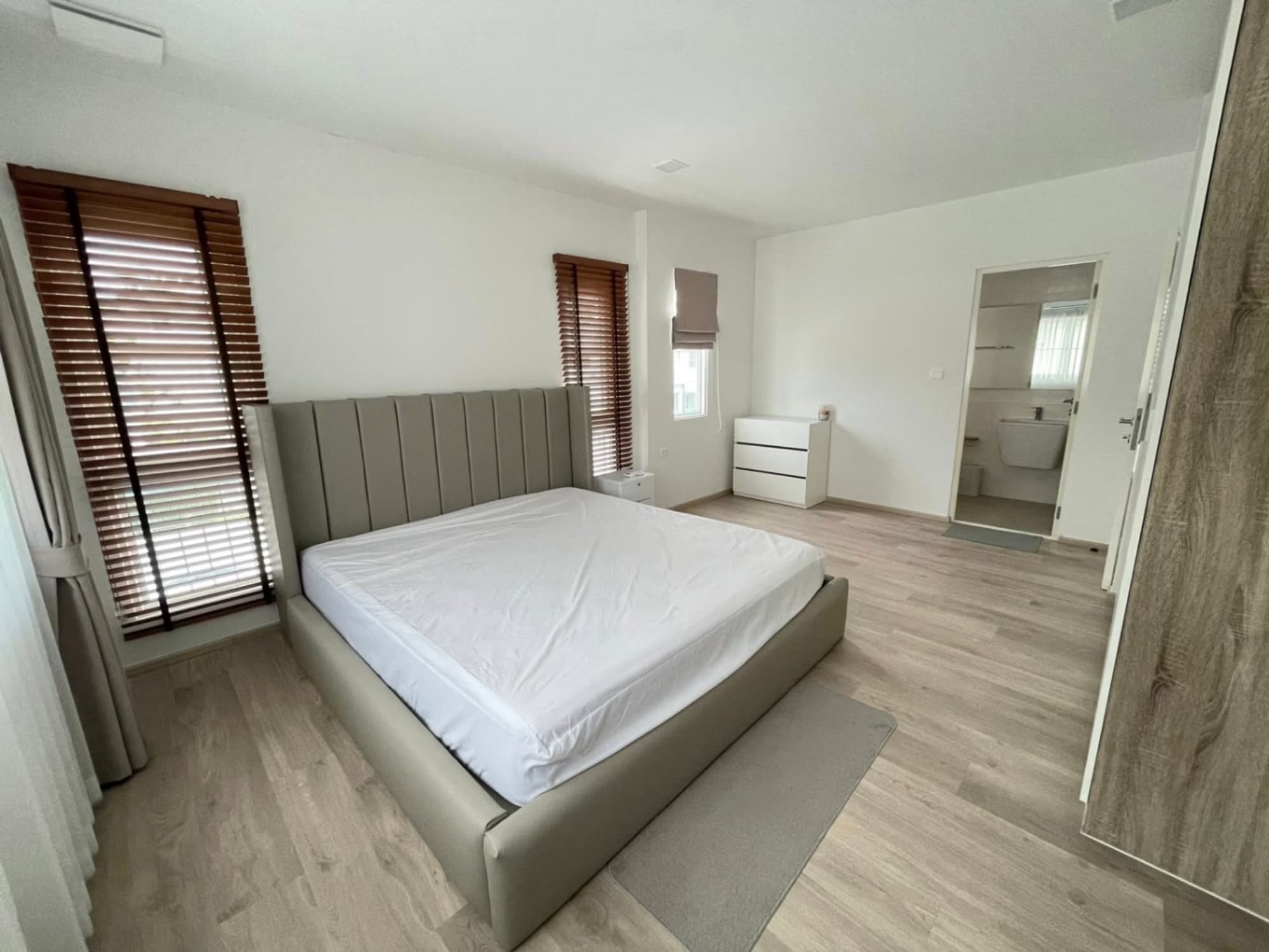 3 Bed House for Rent and Sale in Bang Phli - Image 9