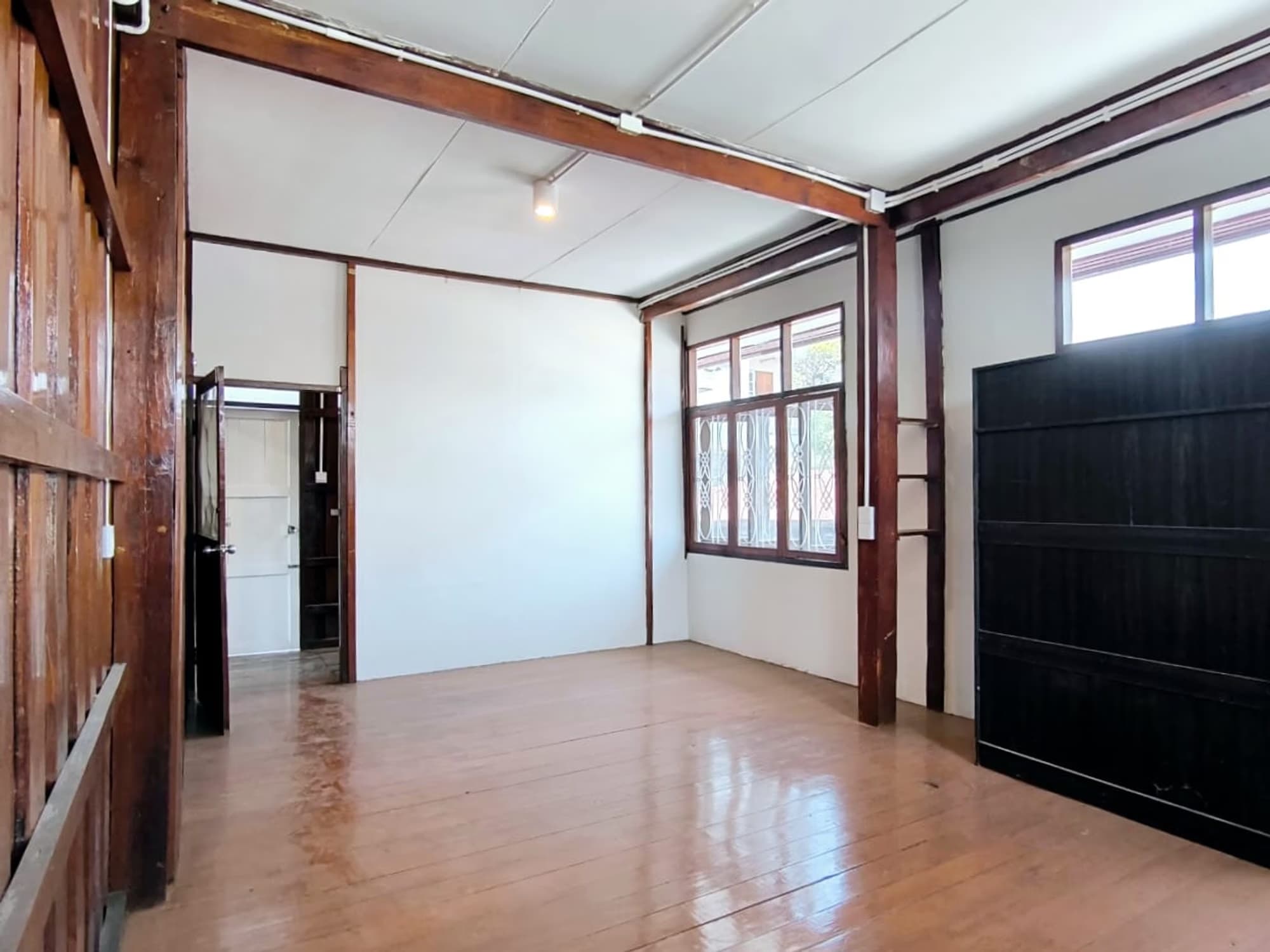 9 Bed House for Rent in Mueang Chiang Mai - Image 14