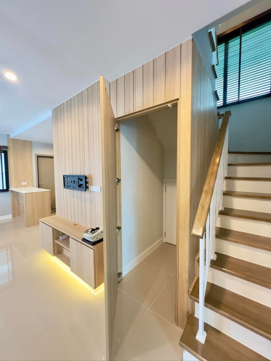 3 Bed House for Rent and Sale in Bang Phli - Image 5