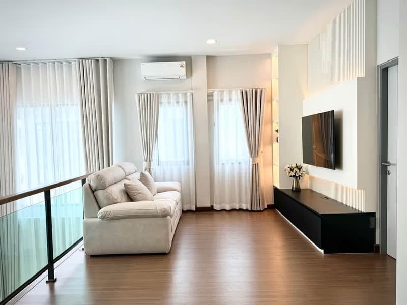 4 Bed House for Rent and Sale in Bang Phli