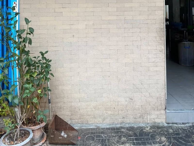 1 Bed Commercial for Rent in Khlong Toei