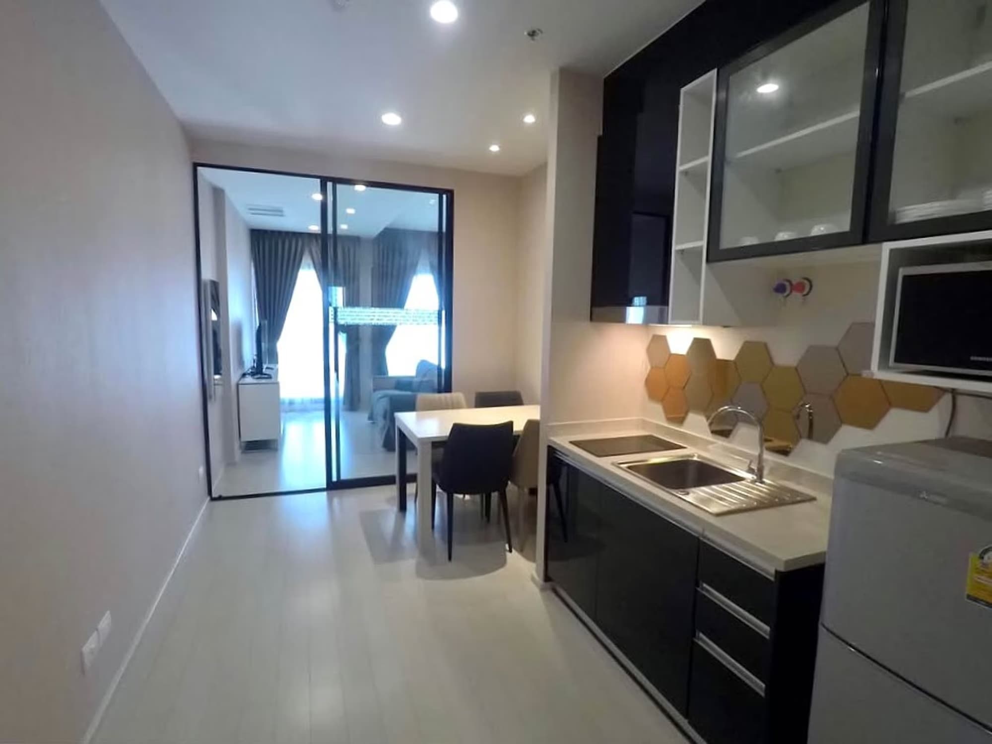 1 Bed Condo for Rent in Pathum Wan - Image 1