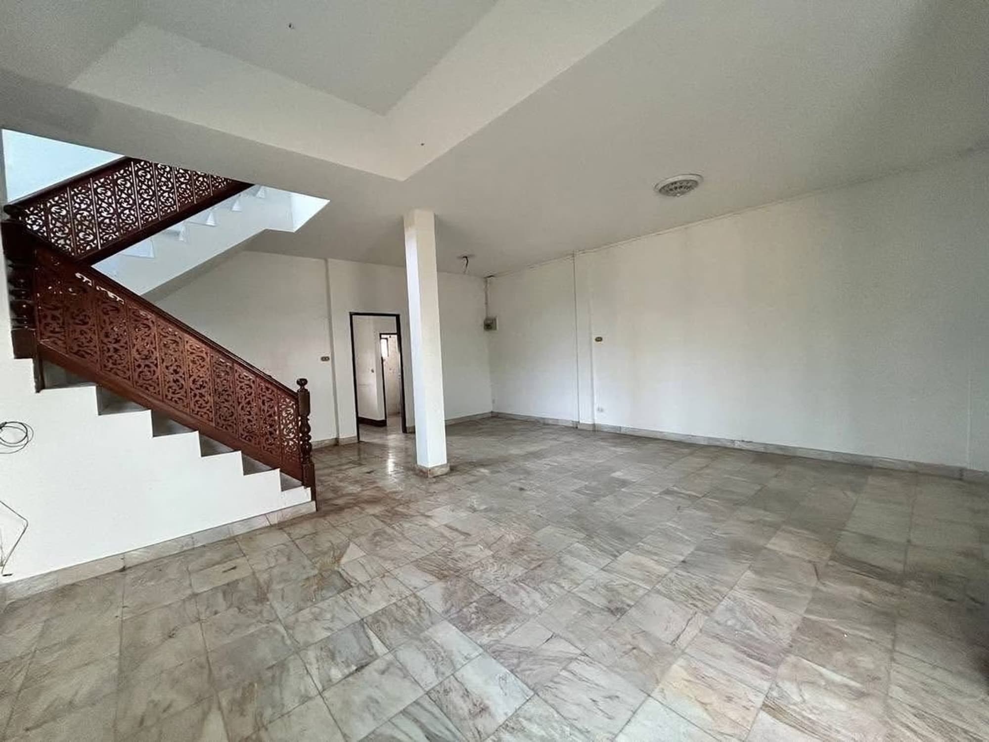 6 Bed House for Sale in San Sai - Image 5