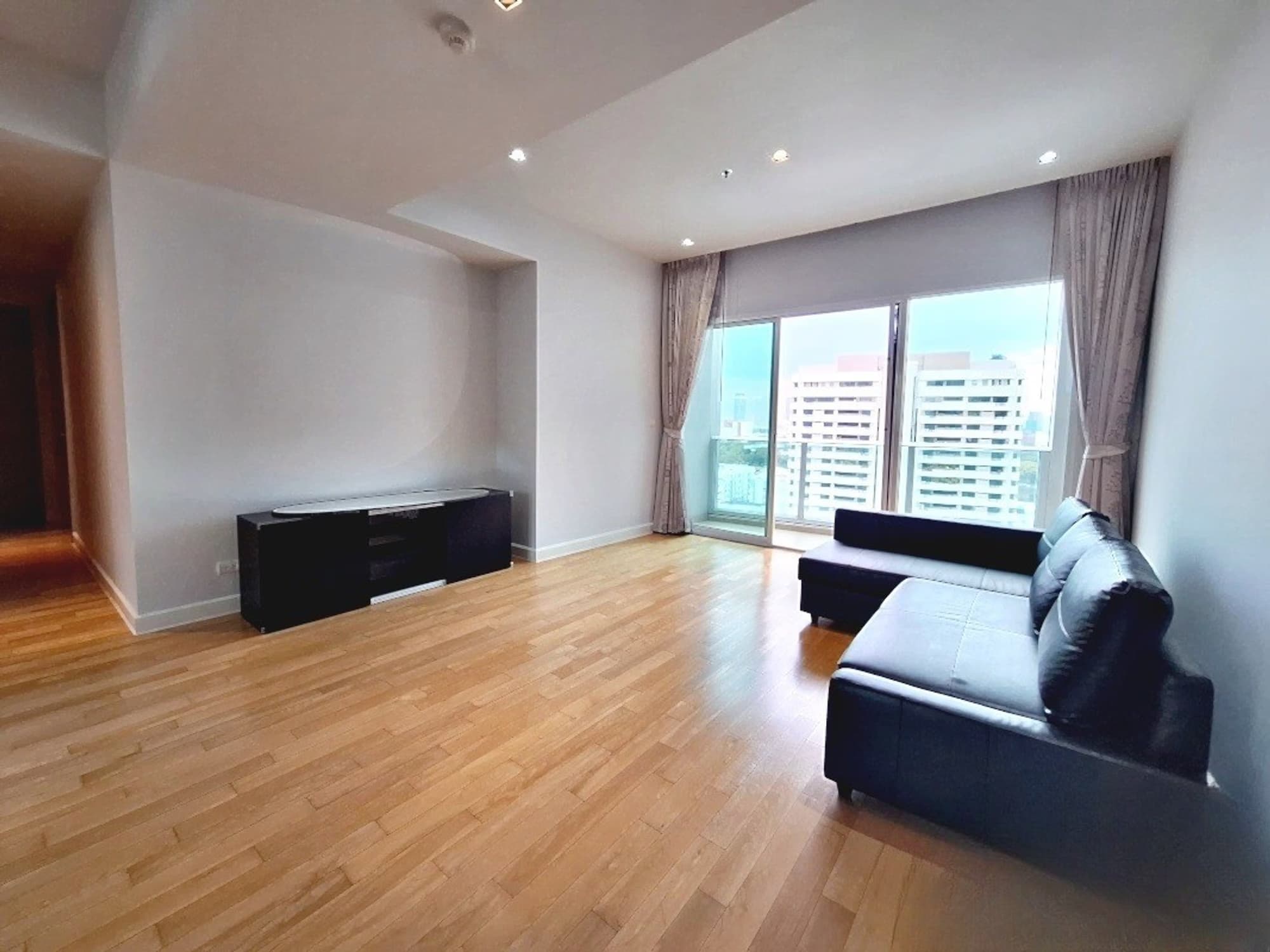3 Bed Condo for Rent and Sale in Khlong Toei - Image 2