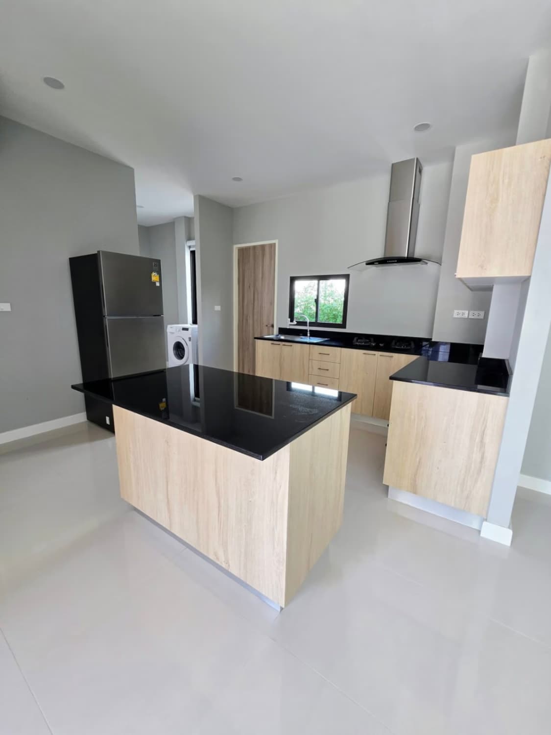 3 Bed House for Rent in Hang Dong - Image 3