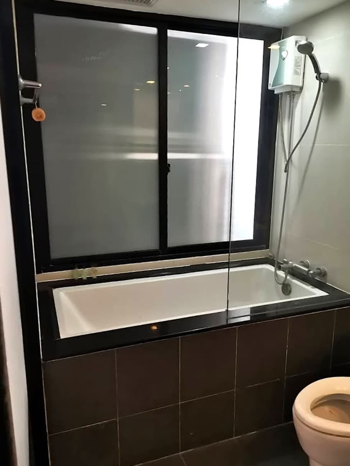 2 Bed Condo for Rent in Khlong Toei - Image 9