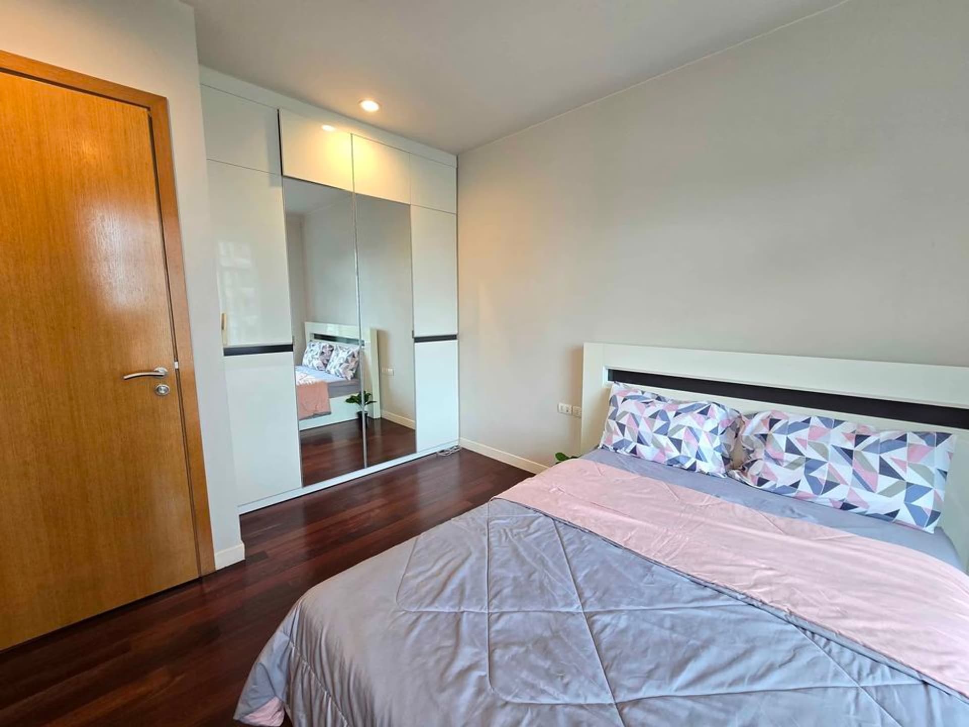 2 Bed Condo for Rent in Ratchathewi - Image 5